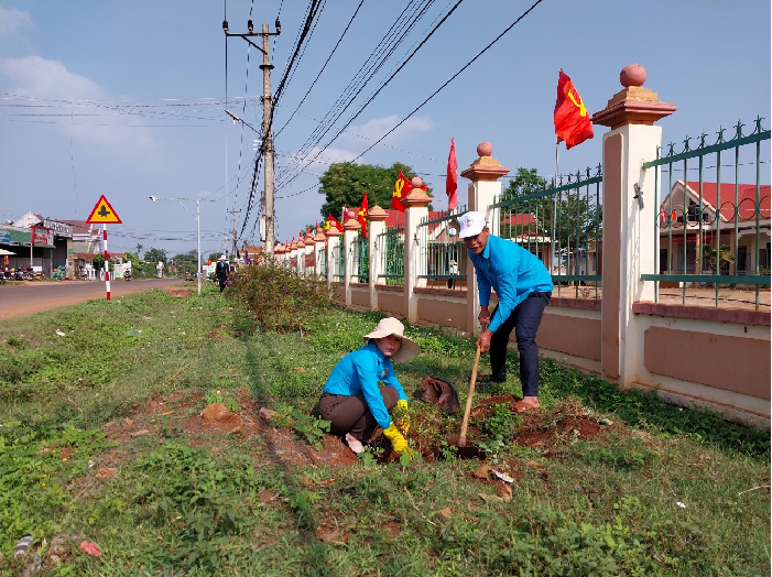 Xã Ea Sol: tổ chức “Tết trồng cây” nhân dịp kỷ niệm 133 năm ngày sinh Chủ tịch Hồ Chí Minh (19/05/1890 – 19/5/2023)